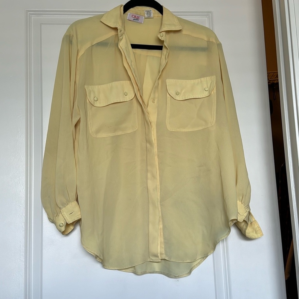 Button-Down Top! 💛